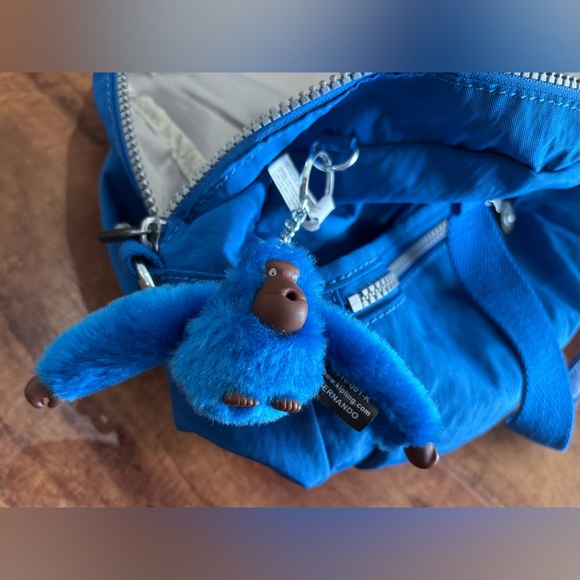 COPY - Kipling Blue Duffel Bag with adjustable strap.  
Like *NEW* excellent co… - Picture 7 of 7